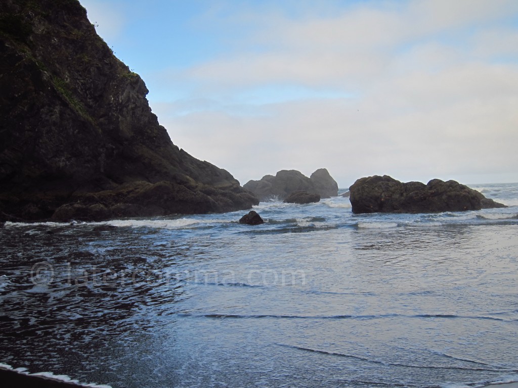 Cliff, rocks and ocean at First Beach